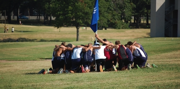 Bruins Race To Second in Kelley Invitational.
