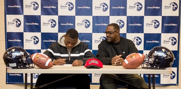 Dickson Signs Letter of Intent to Play with Central Missouri Mules!
