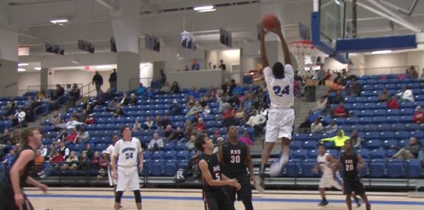 Tyler Smith throws down a big dunk!