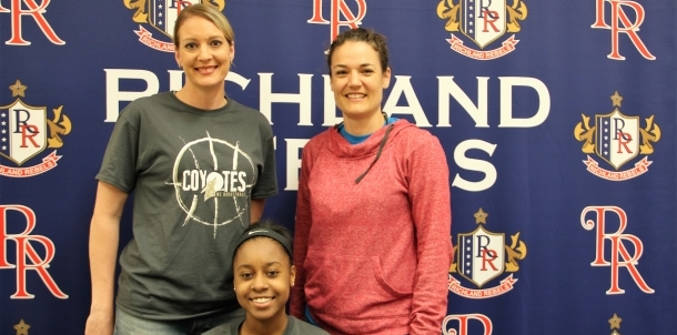 Destiney signing day 3