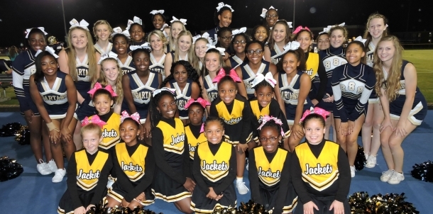 SSS and Selma Rec Yellow jackets cheer at Homecoming