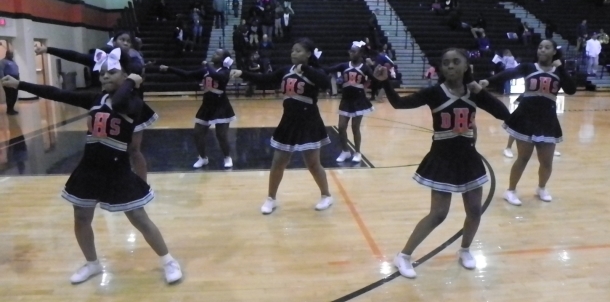 CHEERLEADERS SHOWING TROJAN SPIRIT!