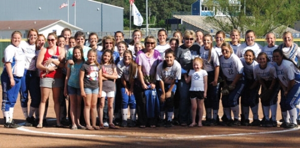 Softball team celebrates secretaries on ‘Boss Hornet Day’