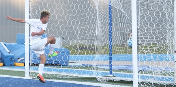 Bryant boys romp, nail down 3 seed for State