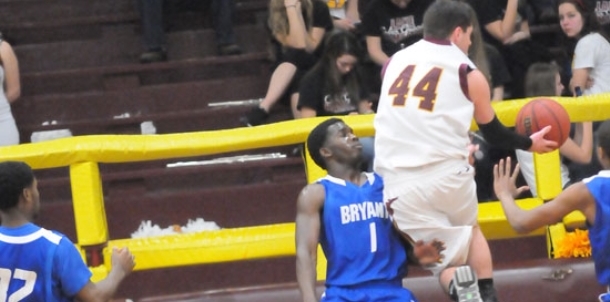 Hornets overwhelm Wolves for fifth straight league win