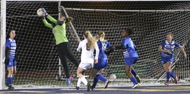 Second-half goal lifts Belles in battle with Lady Hornets