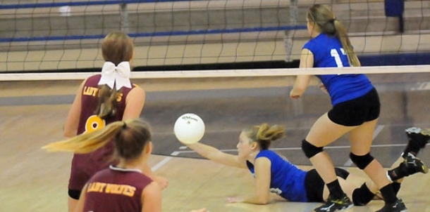 Freshman team gets back on track in straight sets over Lake Hamilton