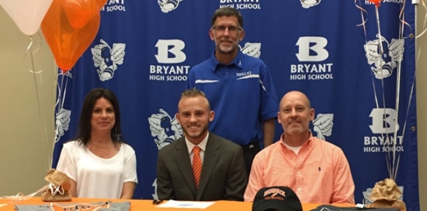 Tenacity of Hendrix coaches helps Terry agree to commit