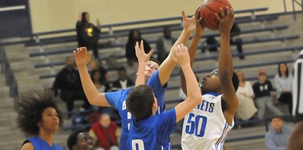 Fast start lifts White over Blue in eighth-grade boys game
