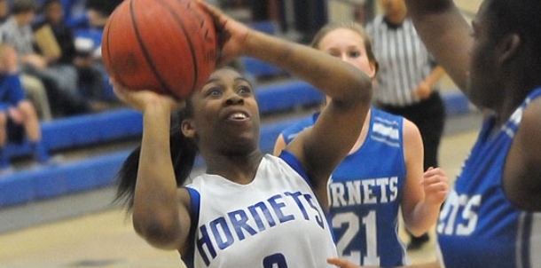 Blue-White eighth grade girls tangle