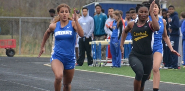 Lady Hornets put the ‘team’ in team title at Hornet Relays