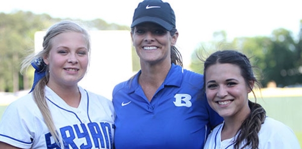 Lady Hornets win 12th in a row on Senior Night; set up Thursday showdown
