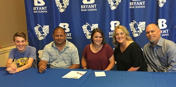 Jaramillo comes around on the idea of college softball, signs with Bossier