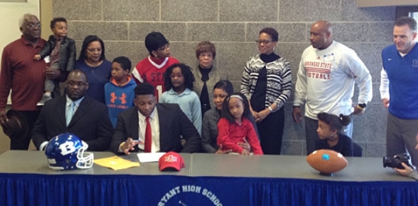 Davis rewards Red Wolves’ early interest
