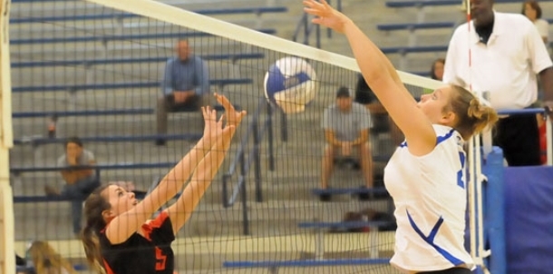 Freshman team continues winning ways