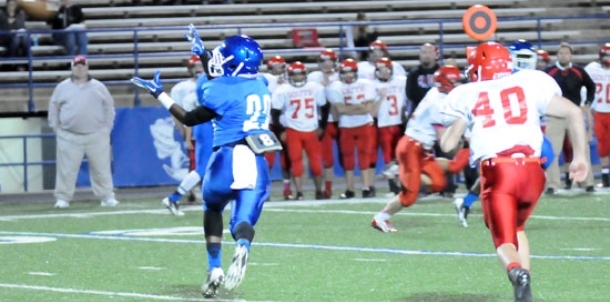 In high-scoring battle, defense steps up in the end in freshman Hornets’ win