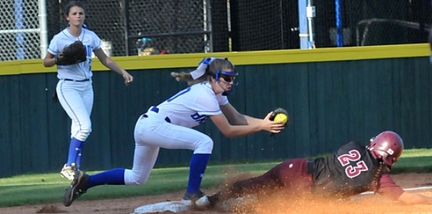 Benton, Bryant tune up for respective State softball tourneys