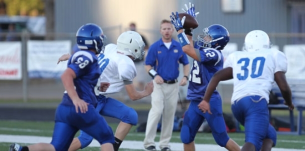 Bethel Hornets bounce back, trip Charging Wildcats