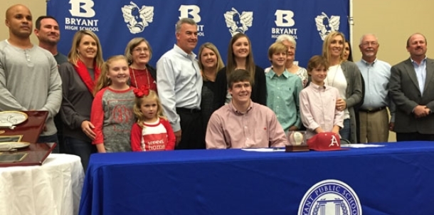 Razorbacks get a top hitter and pitcher in Bryant’s Lee