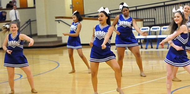 Bryant Middle School cheer, dance at halftime