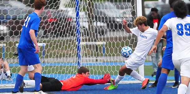 Cruz’ late goal provides winning edge for Bryant boys