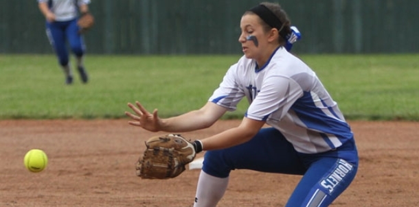 Coppock’s blast helps Lady Hornets earn quality win over Cabot