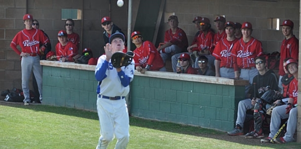 Hornets finish 3-1 at tourney in Texas