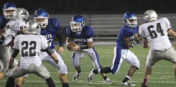 Vail steps in, scores 5 TD’s as Hornets pop Benton, secure league crown