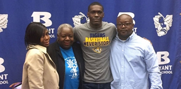 Hornets’ Turner commits to Kansas college