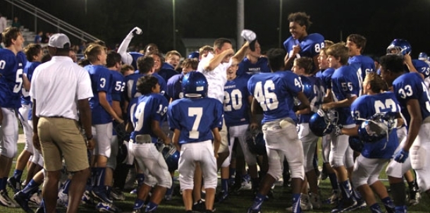 Bryant White holds on for 16-14 win to complete unbeaten season