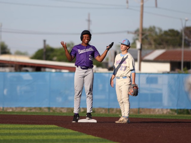 Fayetteville scores 12 runs in second inning of rout of Fort Smith Southside