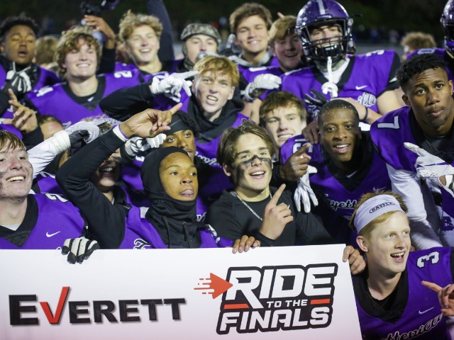 Fayetteville thwarts late Conway comeback with last-second field goal