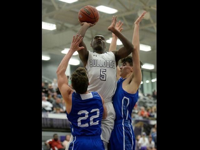 Fayetteville survives scare from Rogers, 61-58