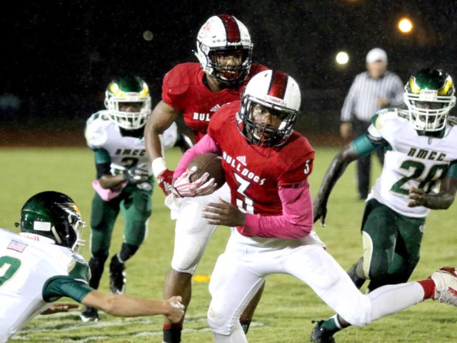 Sikeston football overcomes injuries, penalties to defeat New Madrid County Central 20-8