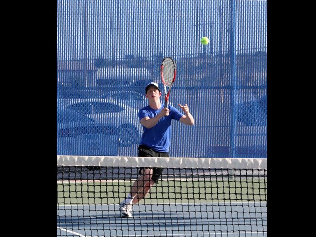Cavemen and Cavegirls send nine to state for tennis tournament