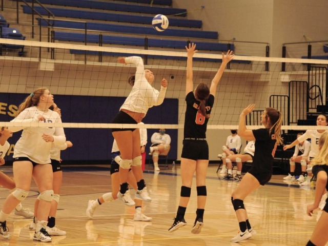 Harrison digs hole for Gravette
