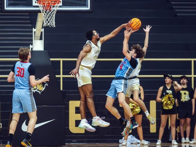 Image for Bentonville uses 11-0 run to pull away from Rogers Heritage for 53-34 victory