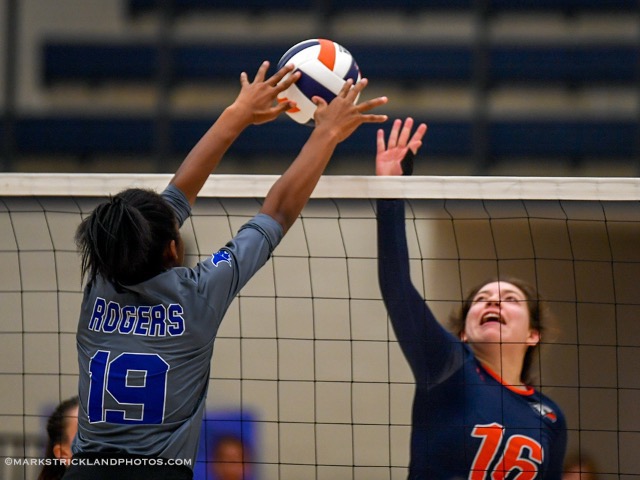 Mounties Volleyball picks up a Win on the road at Heritage
