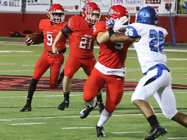 Grizzlies rally late, but fall to Conway on field goal