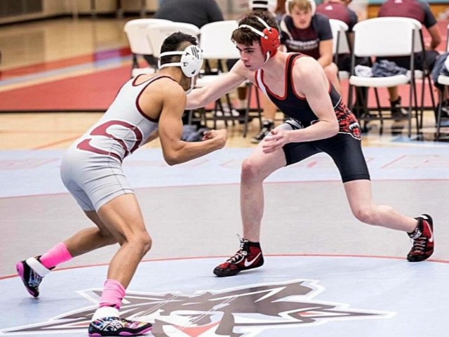 Foot disability doesn’t stop Northside’s Edwards from wrestling