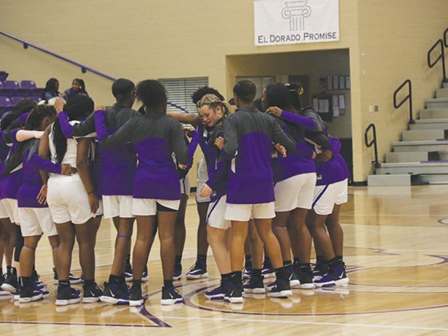 El Dorado knocks off Texarkana 60-54