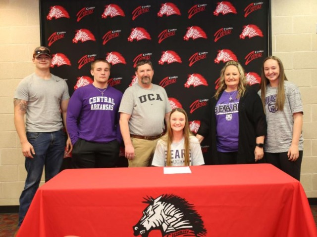 Williams signs with Central Arkansas