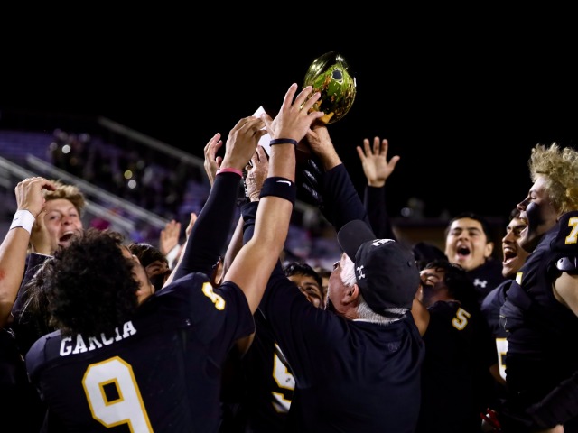 SEMINOLE EXPLODES FOR 77 POINTS, DOMINATES LEVELLAND IN BI-DISTRICT PLAYOFF WIN