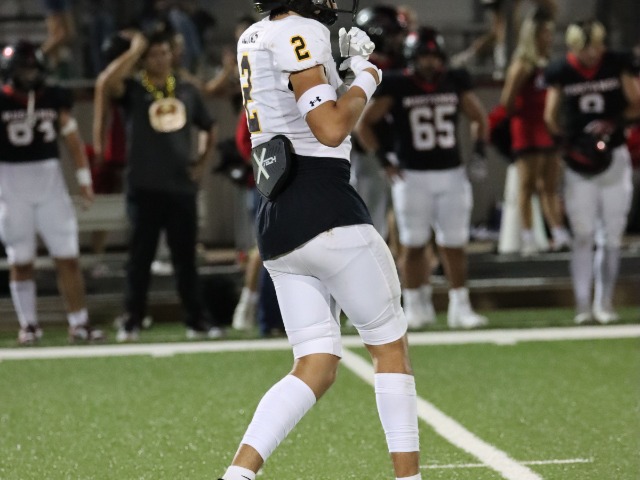 Seminole Indians Edge Out Shallowater Mustangs 14-10 in Defensive Battle