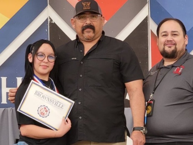 Powerlifting: Mia Ramirez is Honored