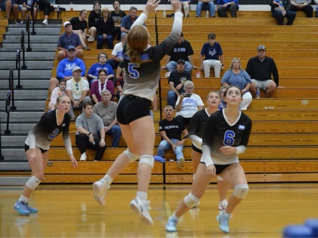 Volleyball Falls to Wayne in 4 Sets