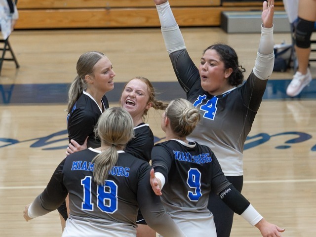 Miamisburg Volleyball end Invitational with a Win Against Stivers