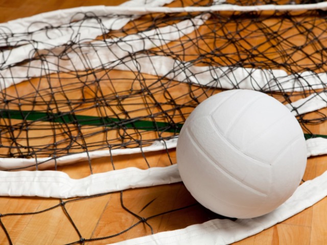 Volleyball defeats Copley 3-2, Jolley wins 100th