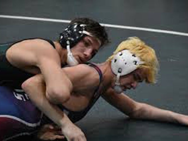 SoWal’s Pickren wins 3rd regional, 4 Seahawks advance to state