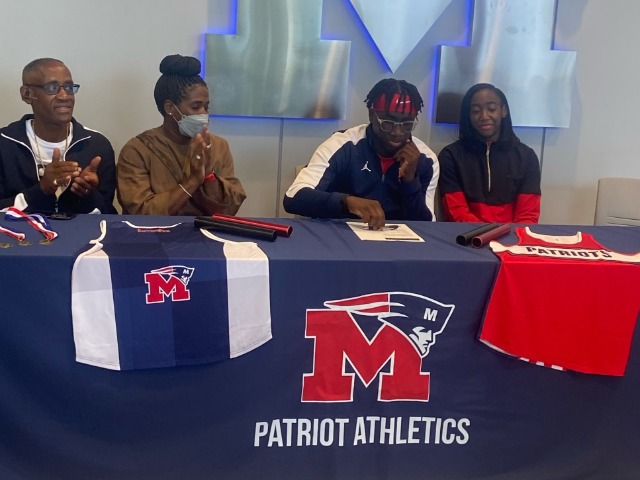 Davis signs with Coffeyville CC